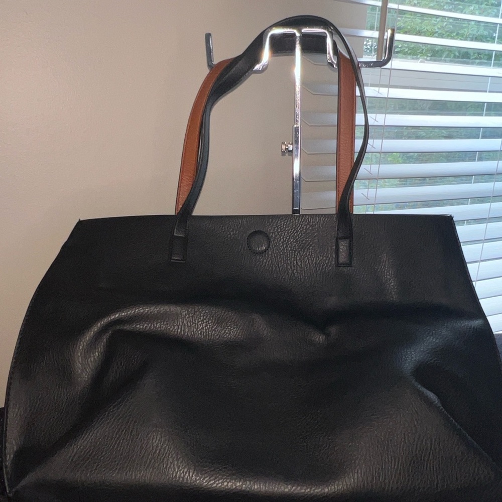 NWT Bass Large reversible bag, with removable pouch